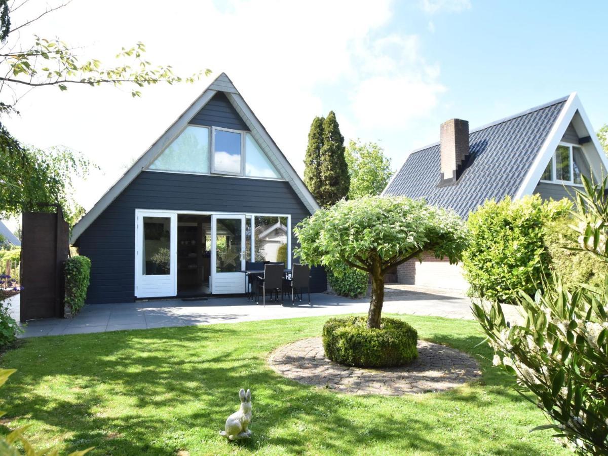 Balmy Holiday Home In Tuitjenhorn With Fenced Garden Esterno foto