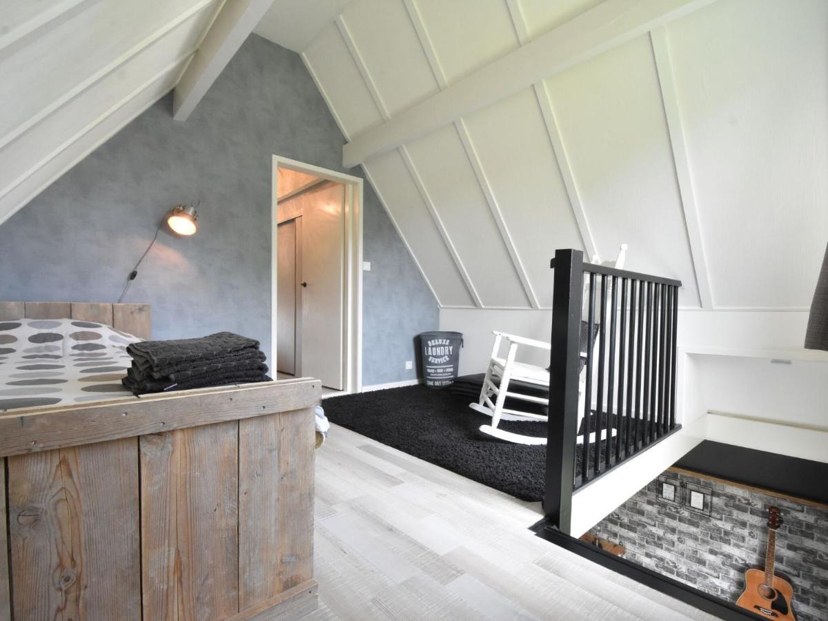 Balmy Holiday Home In Tuitjenhorn With Fenced Garden Esterno foto