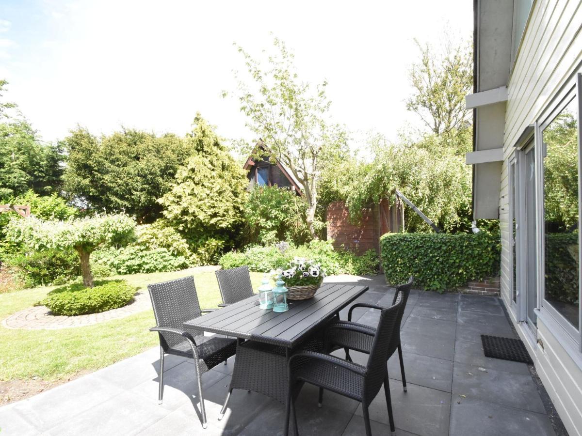 Balmy Holiday Home In Tuitjenhorn With Fenced Garden Esterno foto
