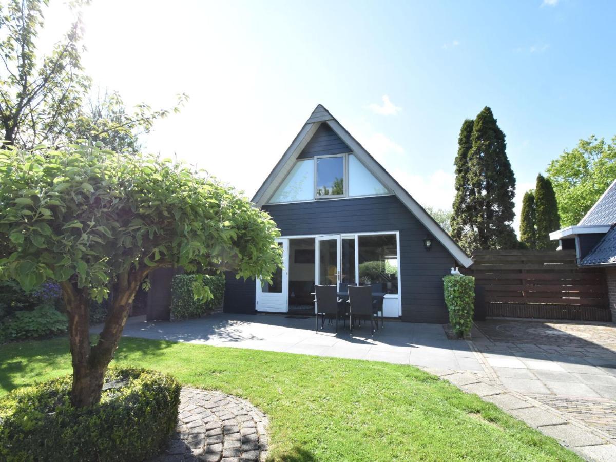 Balmy Holiday Home In Tuitjenhorn With Fenced Garden Esterno foto