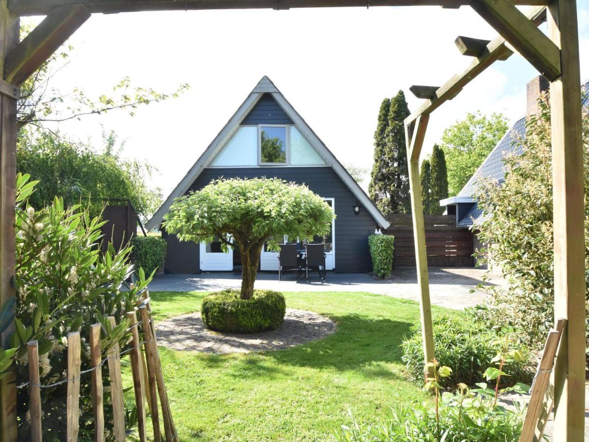 Balmy Holiday Home In Tuitjenhorn With Fenced Garden Esterno foto
