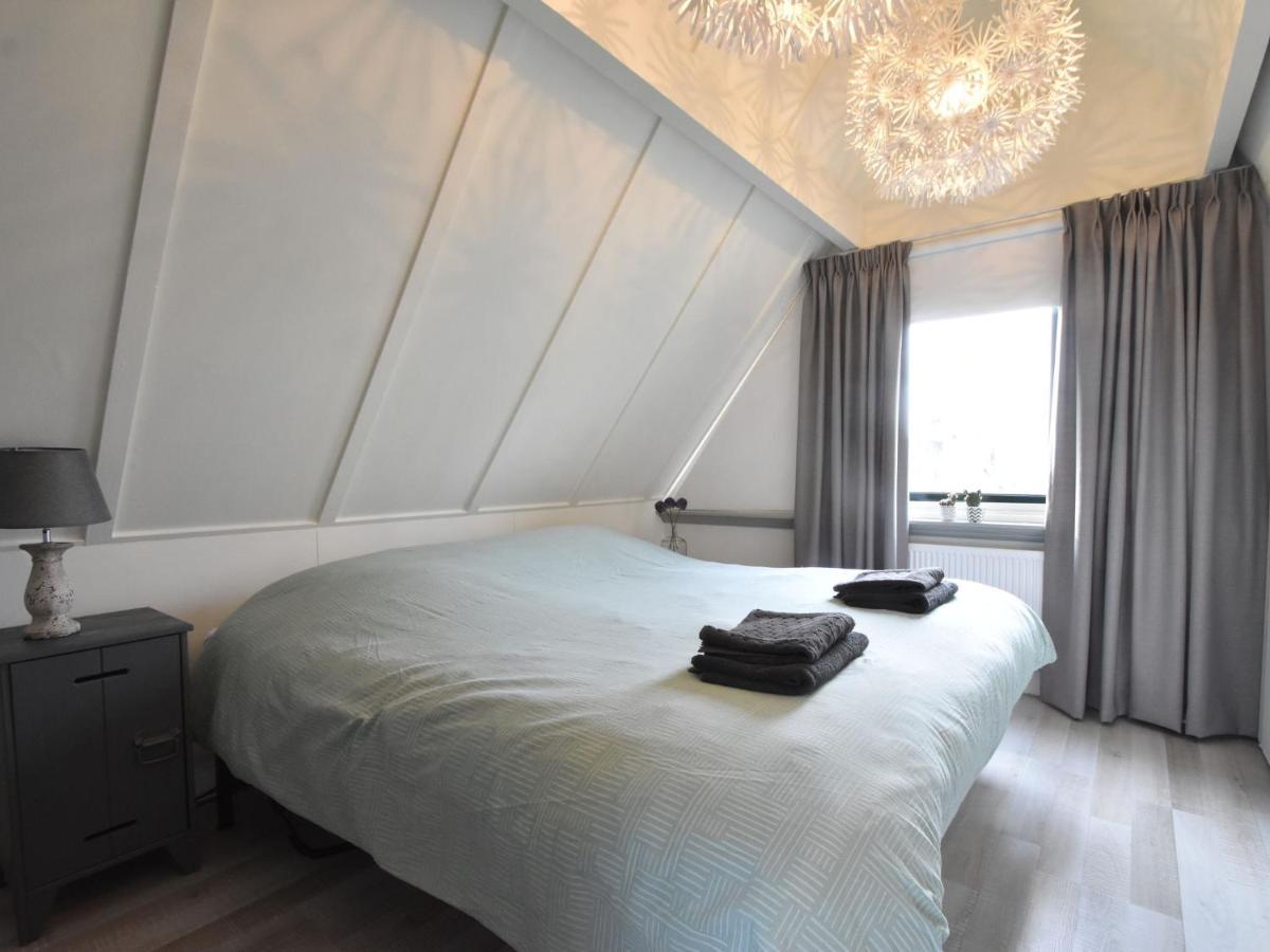 Balmy Holiday Home In Tuitjenhorn With Fenced Garden Esterno foto