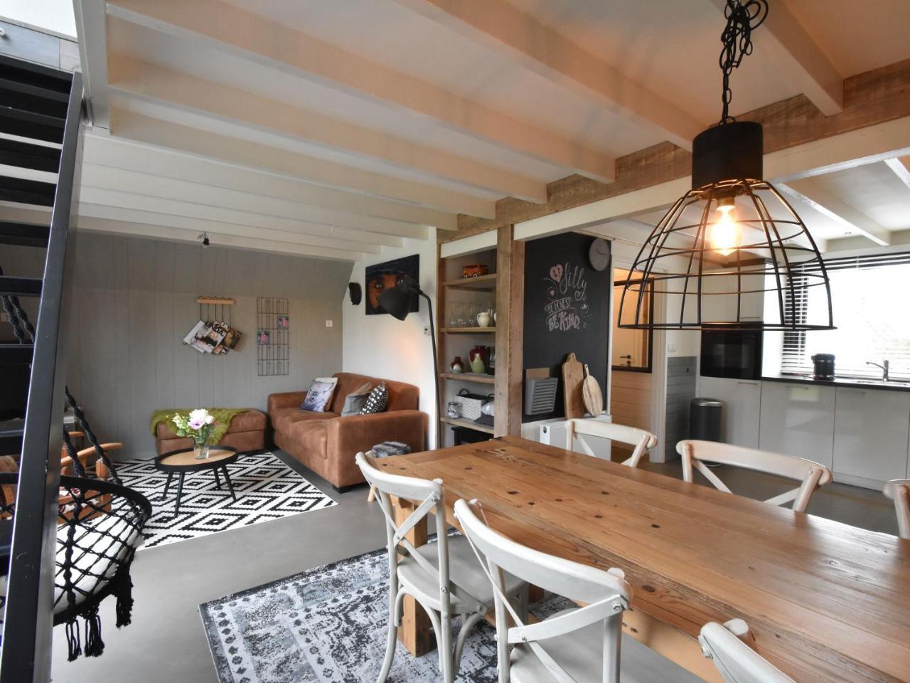 Balmy Holiday Home In Tuitjenhorn With Fenced Garden Esterno foto