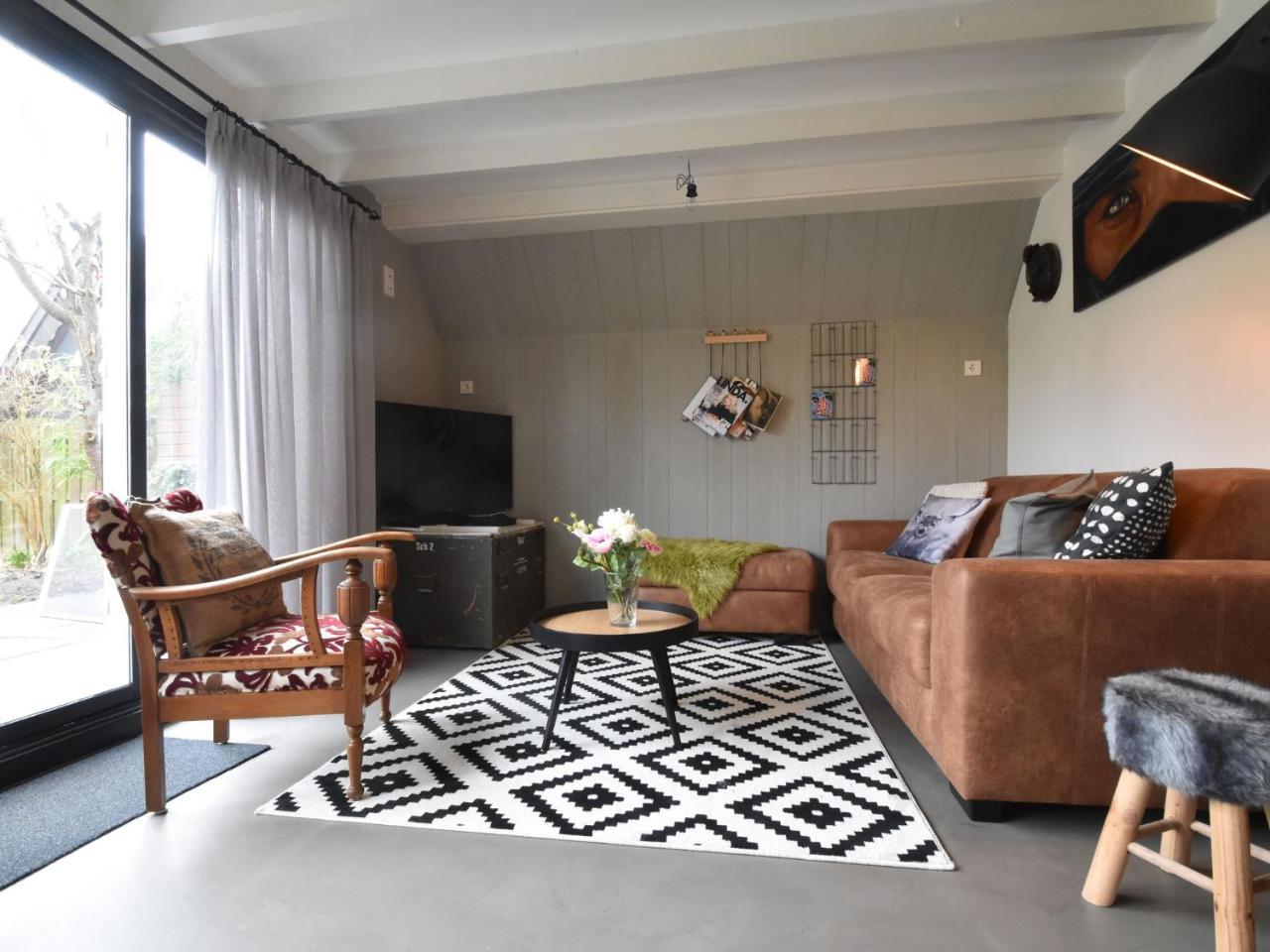 Balmy Holiday Home In Tuitjenhorn With Fenced Garden Esterno foto