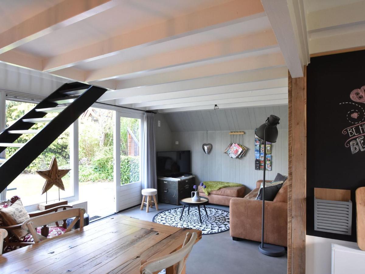 Balmy Holiday Home In Tuitjenhorn With Fenced Garden Esterno foto