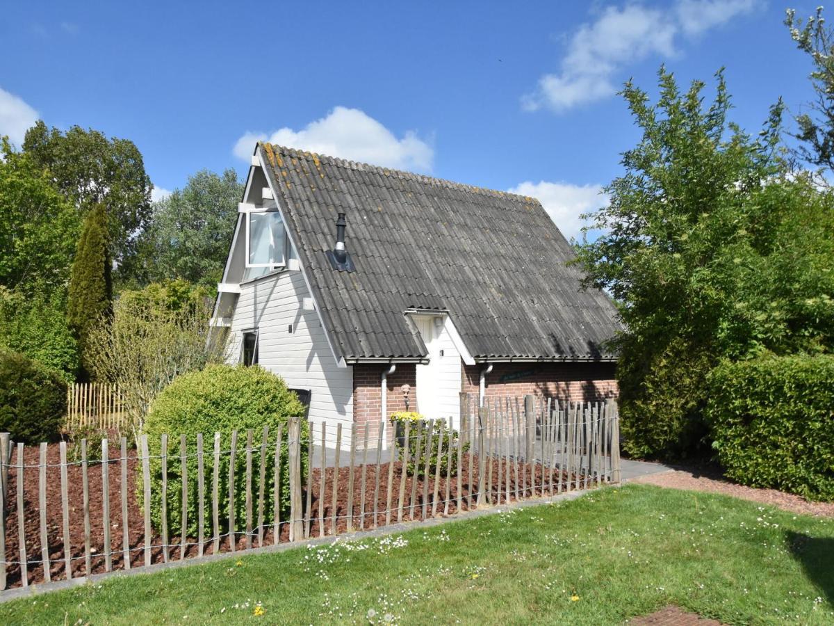 Balmy Holiday Home In Tuitjenhorn With Fenced Garden Esterno foto